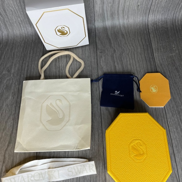 Glinda butterfly Swarovski rose gold plated necklace and earring set wicked - Picture 12 of 13